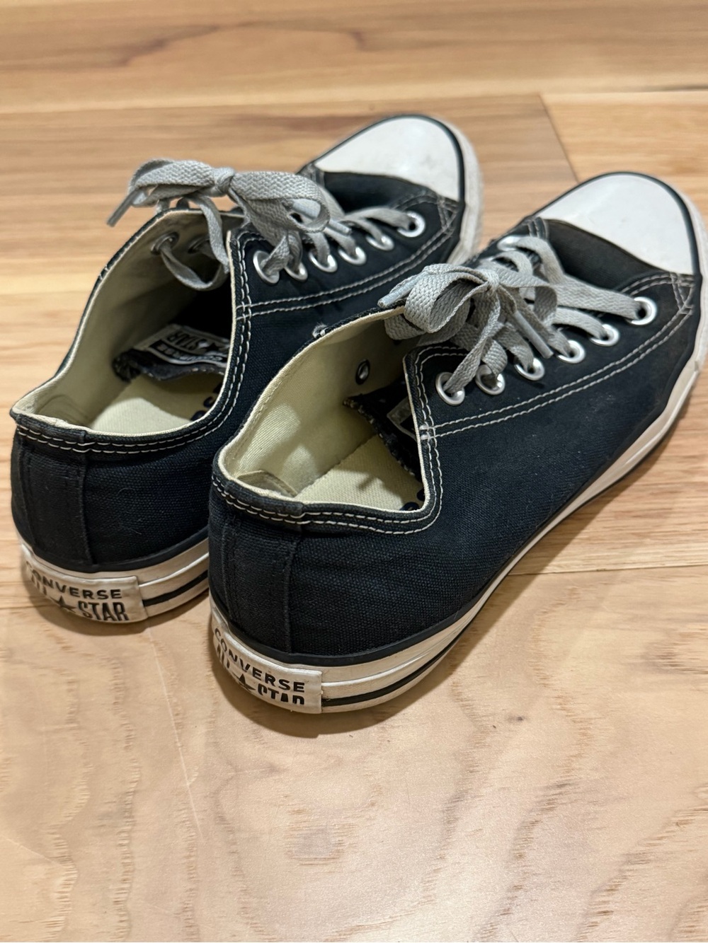 Used Converse - Picture 2 of 3